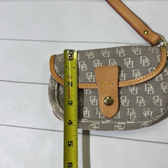 Dooney & Bourke classic Monogram canvas small wristlet wallet bag EUC - Picture 10 of 10